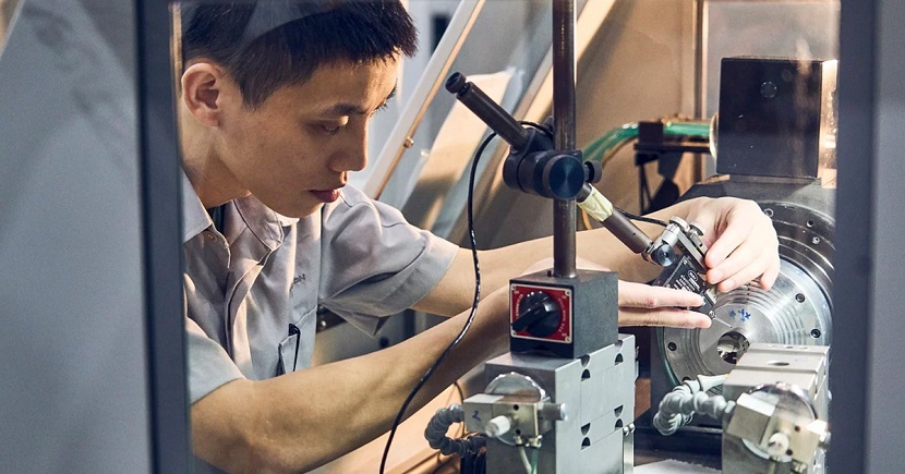 Part of Moveon’s innovation strategy is to invest in equipment, such as the single point diamond turning machine, which will enhance its production of precision optical components