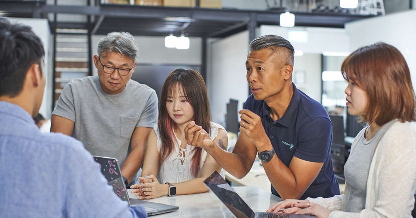 Founder Alan Lai and team in a discussion