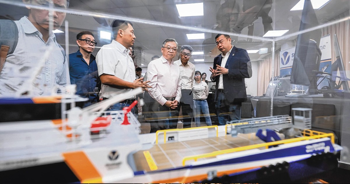 Trade and Industry Minister Gan Kim Yong touring exhibition booths at Sea Forrest’s Creation Lab in Penjuru Lane on Friday. With him are (from left) Sea Forrest chief executive officer George Lee (inshort-sleeved shirt), BH Global executive chairman Vincent Lim and Strategic Marine Group chief executive officer Chan Eng Yew (in jacket).ST PHOTO: GAVIN FO