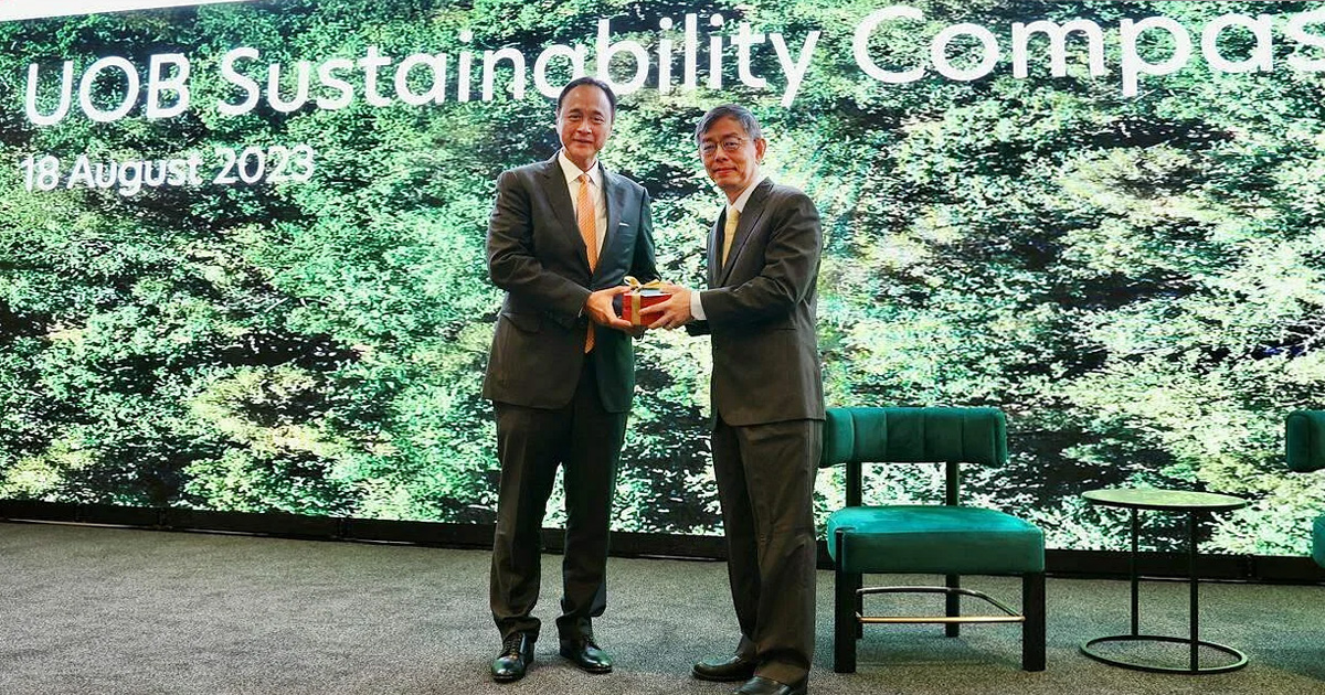 Frederick Chin, UOB’s head of group wholesale banking and markets, with Enterprise Singapore chairman Peter Ong at the UOB Sustainability Compass Forum. PHOTO: UOB
