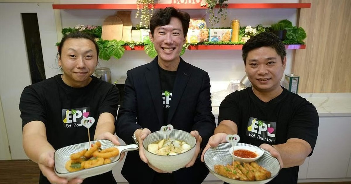 Ha Li Fa’s assistant marketing manager Royston Khor, deputy managing director Randall Ang and business development manager Welson Woon. PHOTO: BT FILE