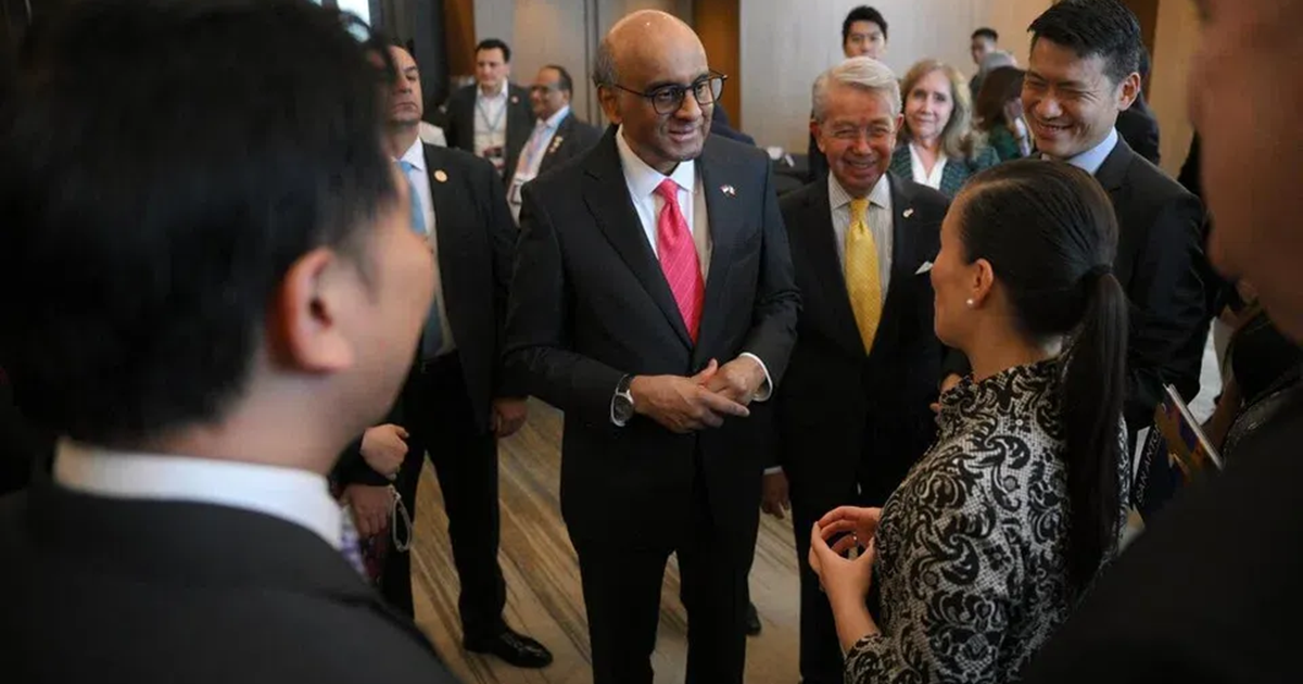 President Tharman Shanmugaratnam (centre) speaks with members of the Singapore Business Federation, Singapore Manufacturing Federation and Mexican business association leaders