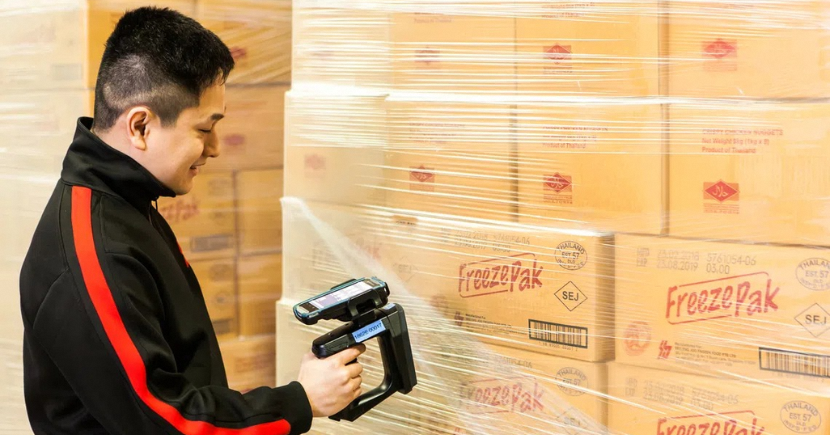 SEJ staff members use digital systems to support traceability and warehouse control